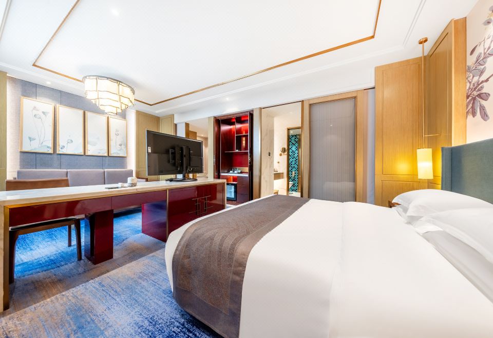 Deluxe Business King Room